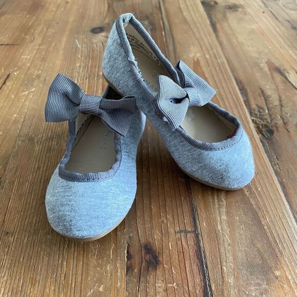 Old Navy Gray Fabric Ballet Slip On Bow Top Shoe Toddler Size 5 - Picture 2 of 11